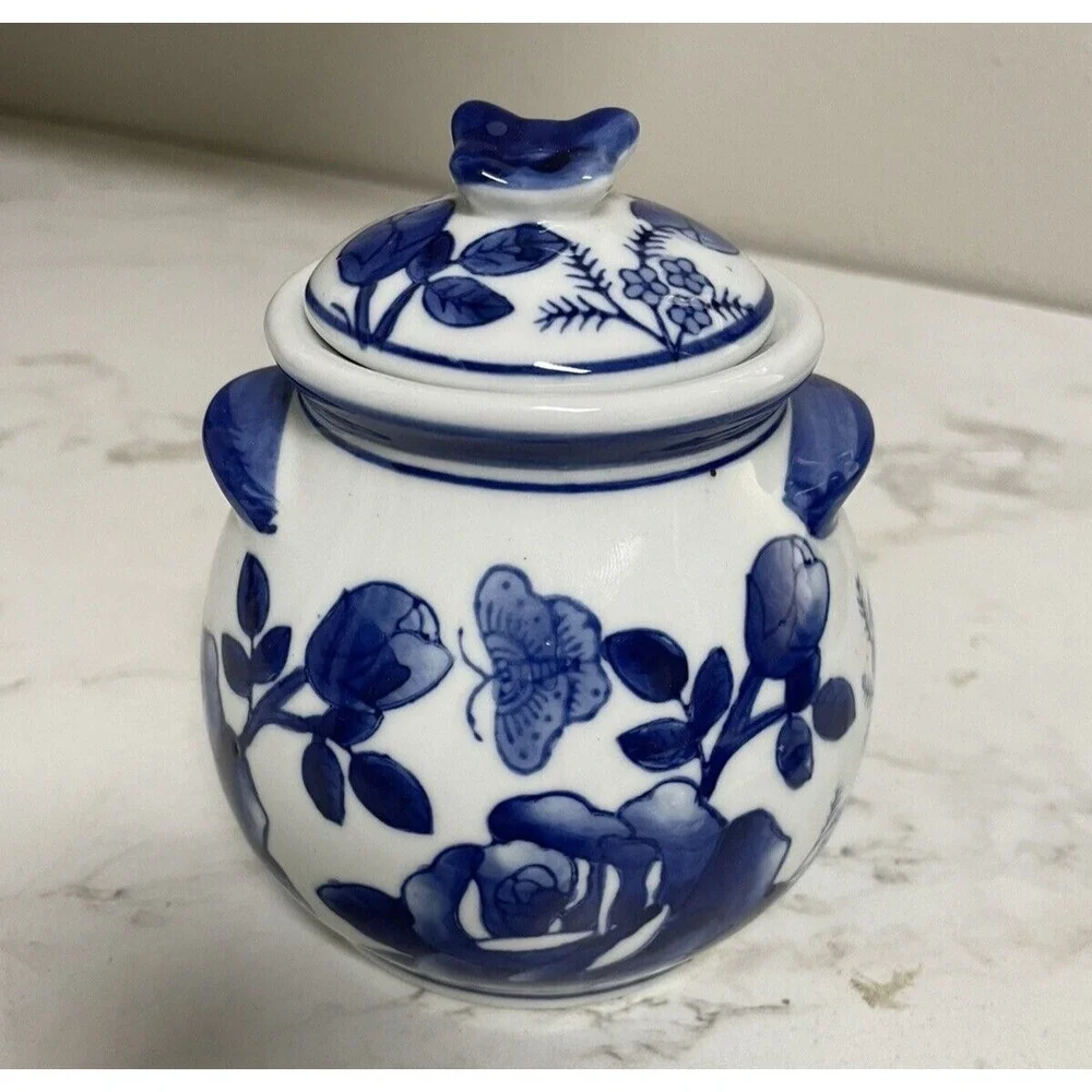 Blue & White Chinese Lidded Jar w Handles Roses‎ Butterflies